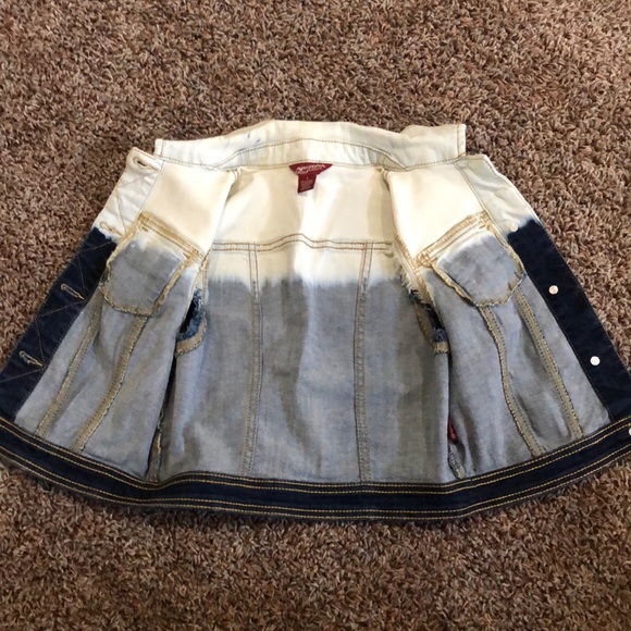 Juniors Small, sleeveless Arizona Jean Jacket - Picture 3 of 4